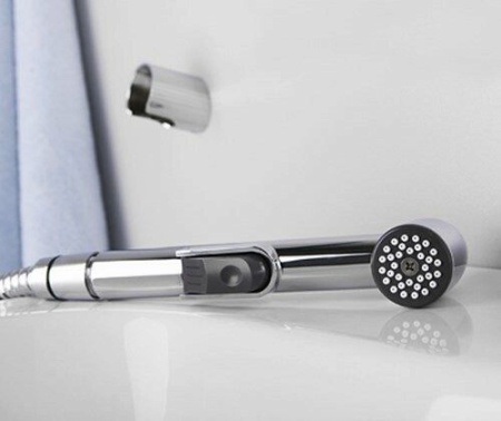 Смеситель для умывальника с гигиенической лейкой Wasserkraft