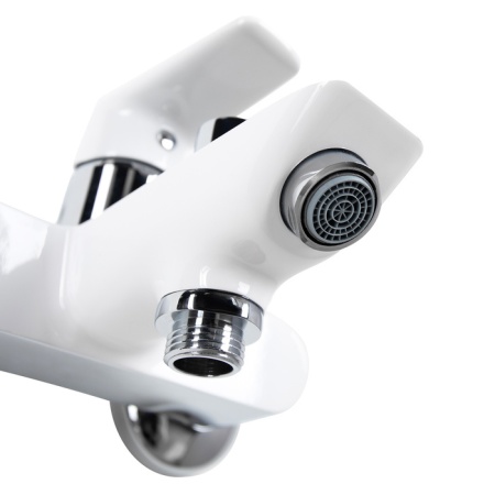 Смеситель для ванны цельнолитой Iddis Cloud, белый/хром CLOSB02i02WA. Образец. Распродажа.Есть дефект.