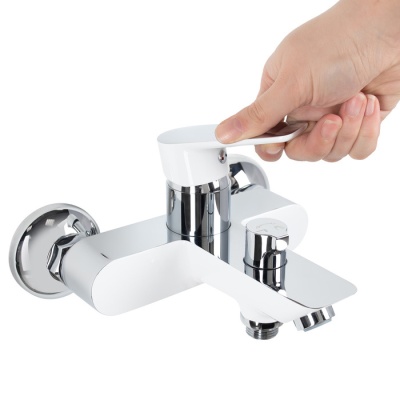 Смеситель для ванны цельнолитой Iddis Cloud, белый/хром CLOSB02i02WA. Образец. Распродажа.Есть дефект.