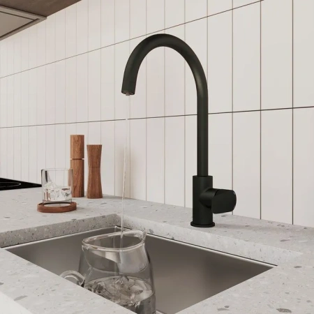 Смеситель для кухни с фильтром для питьевой воды Milardo Rora, черный матовый RORBLFJM05