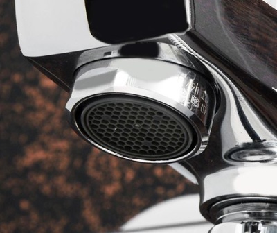 Смеситель для ванны с коротким изливом (в компл. шланг и лейка 3-функц) Wasserkraft Dill 6101